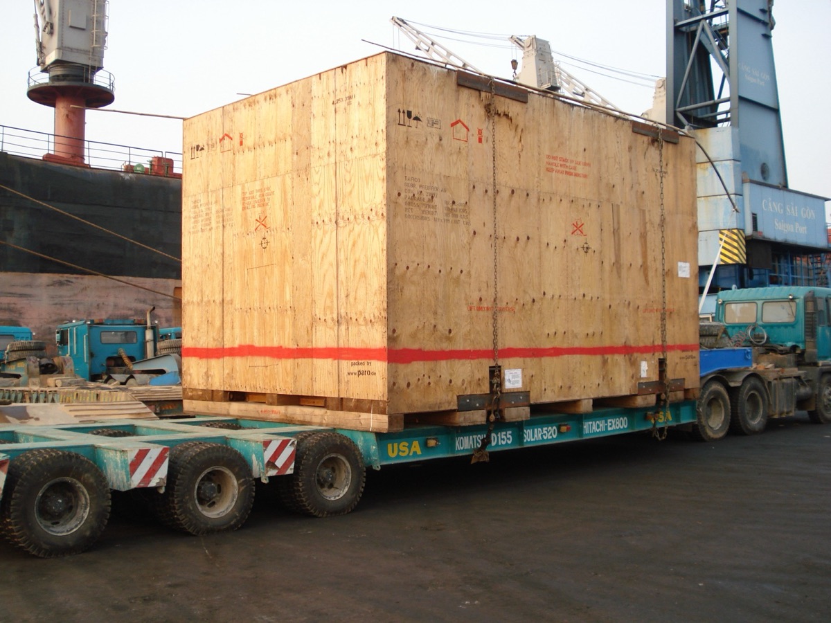 Kiện hàng breakbulk hơn 100 tấn tại cảng